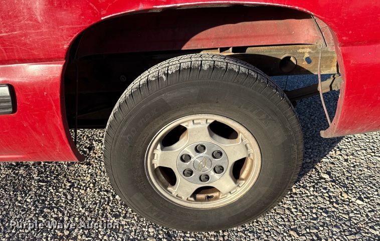 image for item ES5593 2002 Chevrolet Silverado 1500 pickup truck