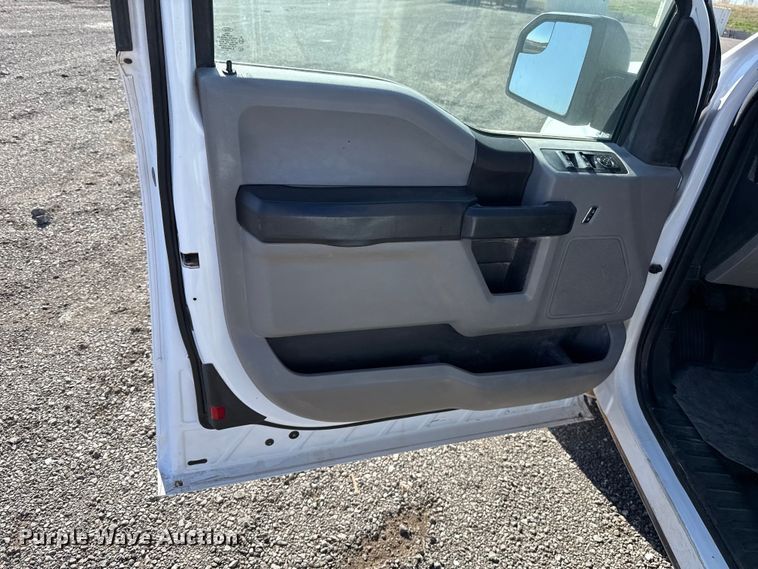 image for item ES5906 2016 Ford F150 XL Ext. Cab pickup truck