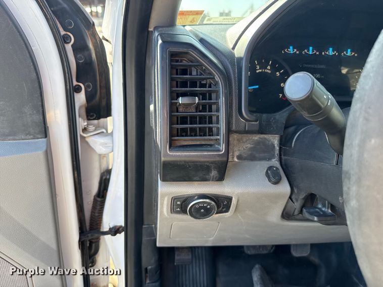 image for item ES5906 2016 Ford F150 XL Ext. Cab pickup truck