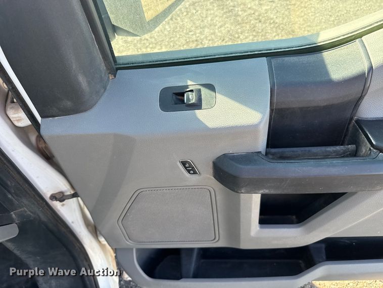 image for item ES5906 2016 Ford F150 XL Ext. Cab pickup truck