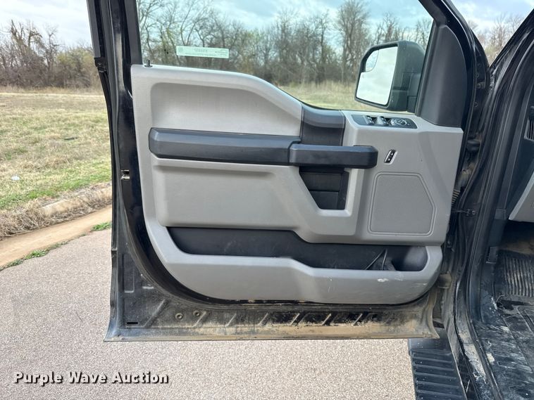 image for item ES5937 2019 Ford F150 Crew Cab pickup truck