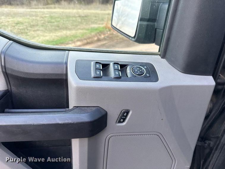 image for item ES5937 2019 Ford F150 Crew Cab pickup truck