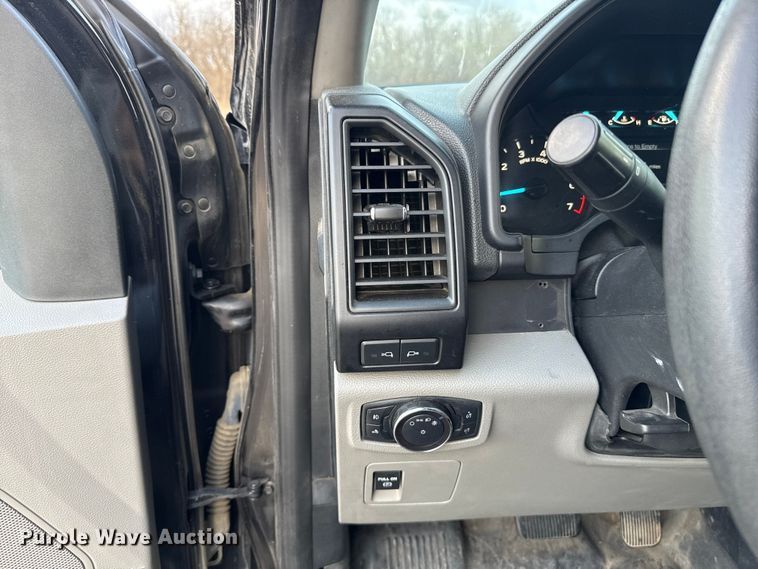 image for item ES5937 2019 Ford F150 Crew Cab pickup truck