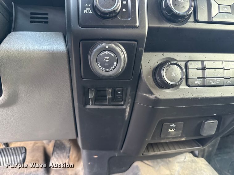 image for item ES5937 2019 Ford F150 Crew Cab pickup truck