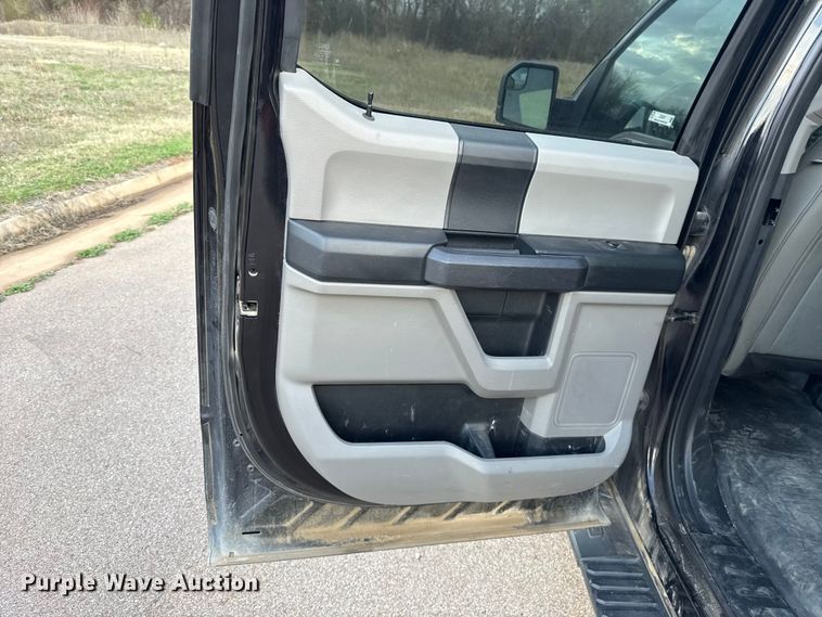 image for item ES5937 2019 Ford F150 Crew Cab pickup truck