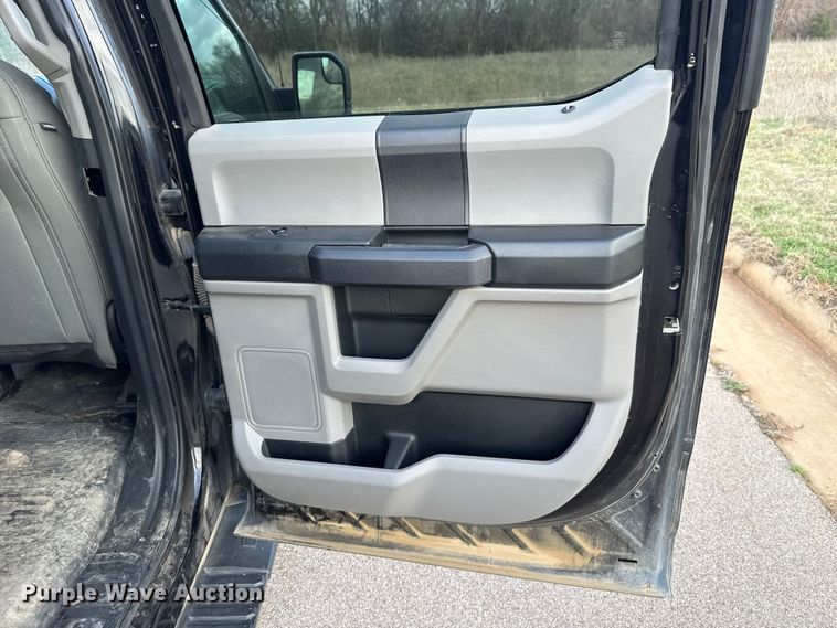 image for item ES5937 2019 Ford F150 Crew Cab pickup truck