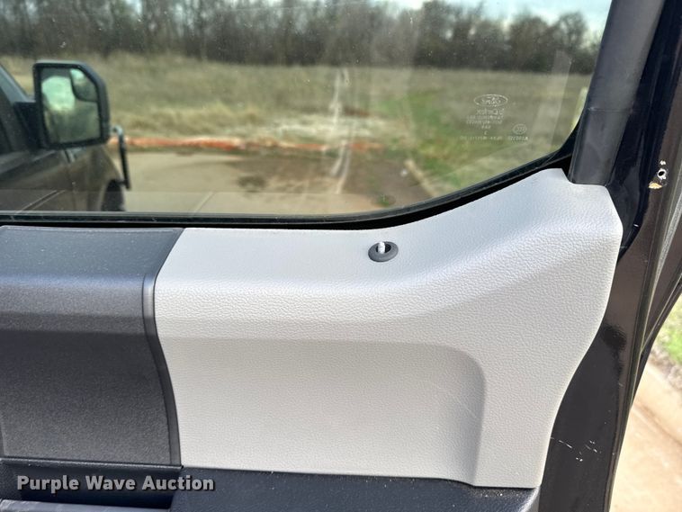 image for item ES5937 2019 Ford F150 Crew Cab pickup truck