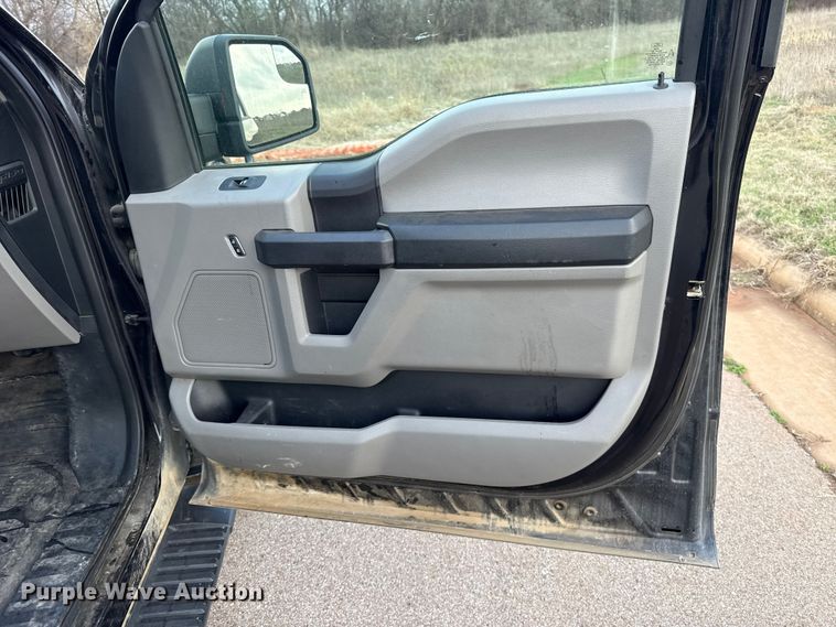 image for item ES5937 2019 Ford F150 Crew Cab pickup truck