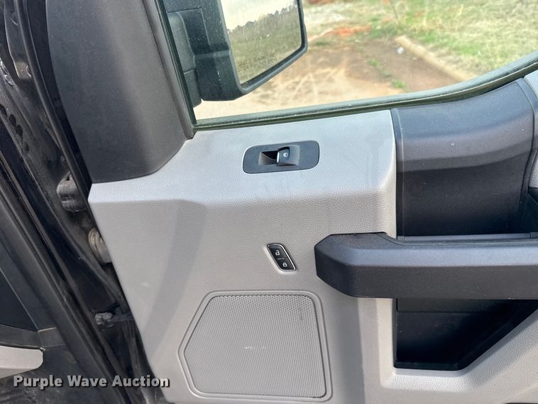 image for item ES5937 2019 Ford F150 Crew Cab pickup truck