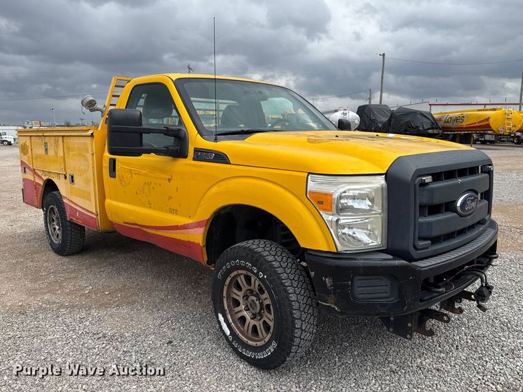 image for item ES5939 2013 Ford F250 Super Duty utility bed pickup truck