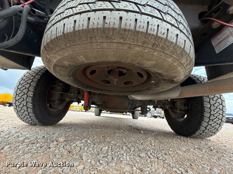 image for item ES5939 2013 Ford F250 Super Duty utility bed pickup truck