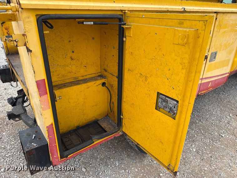 image for item ES5939 2013 Ford F250 Super Duty utility bed pickup truck