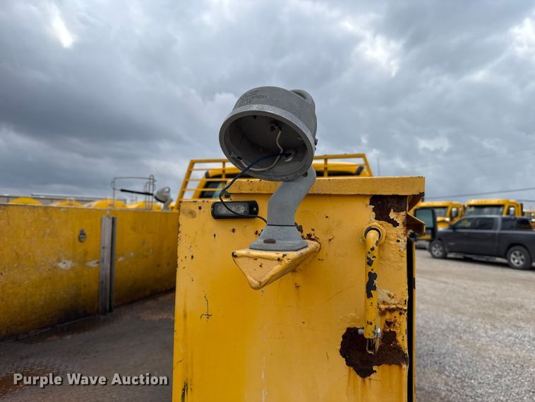 image for item ES5939 2013 Ford F250 Super Duty utility bed pickup truck