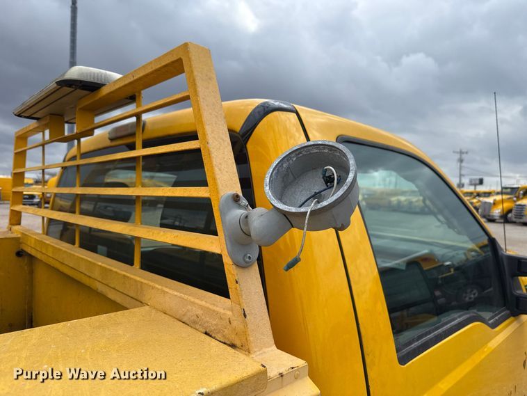 image for item ES5939 2013 Ford F250 Super Duty utility bed pickup truck