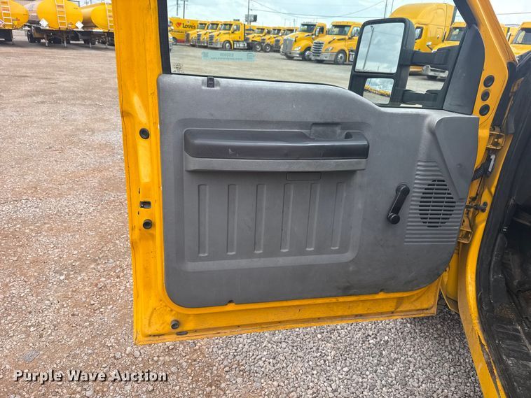 image for item ES5939 2013 Ford F250 Super Duty utility bed pickup truck