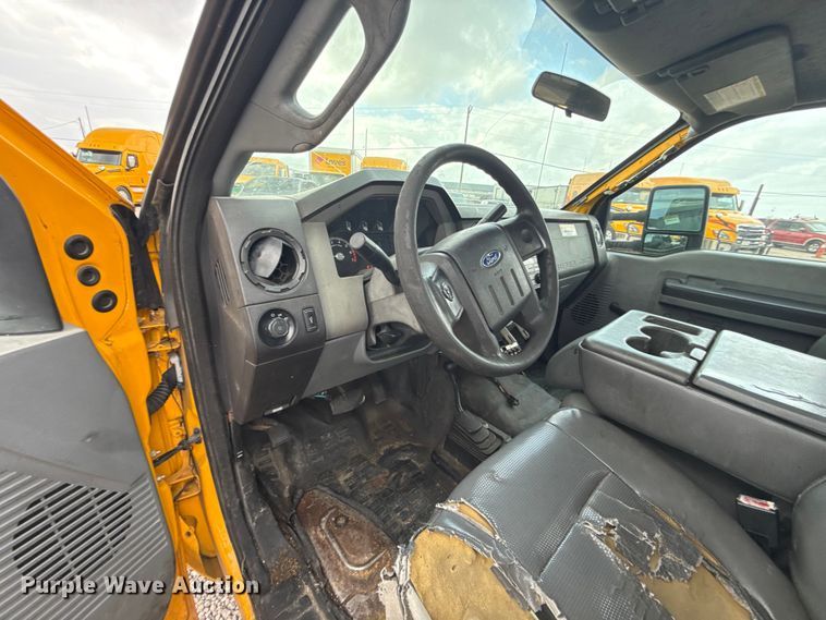 image for item ES5939 2013 Ford F250 Super Duty utility bed pickup truck