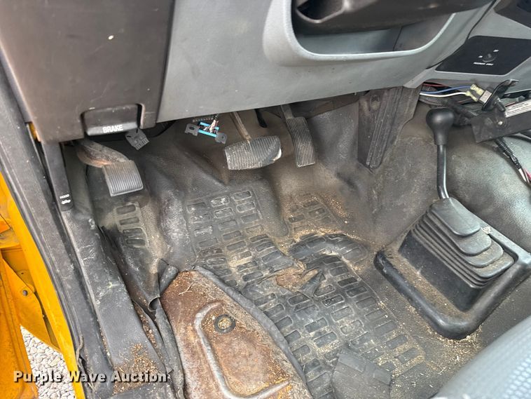 image for item ES5939 2013 Ford F250 Super Duty utility bed pickup truck