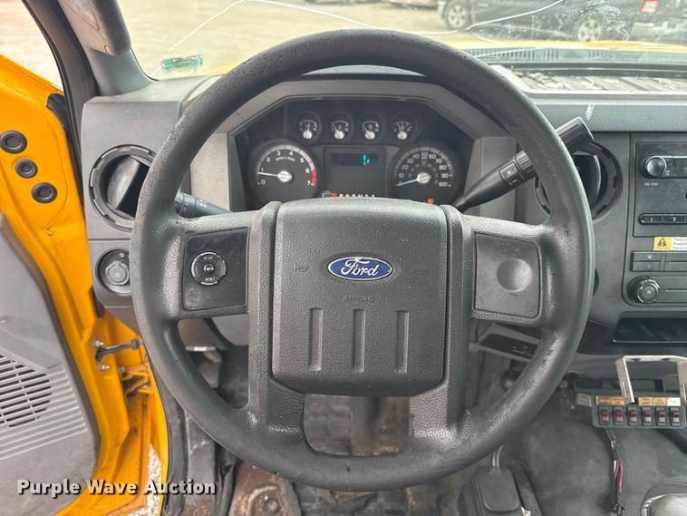 image for item ES5939 2013 Ford F250 Super Duty utility bed pickup truck