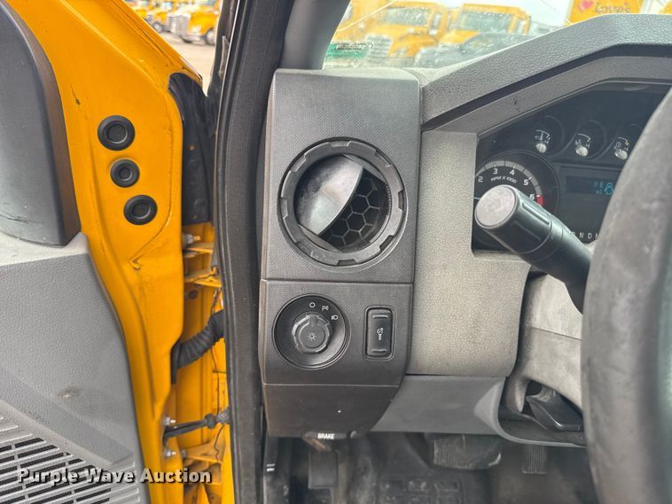 image for item ES5939 2013 Ford F250 Super Duty utility bed pickup truck