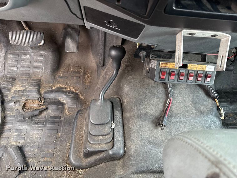 image for item ES5939 2013 Ford F250 Super Duty utility bed pickup truck