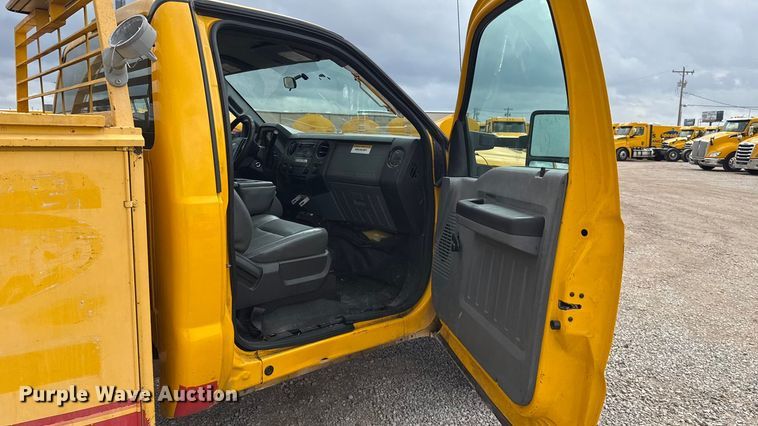 image for item ES5939 2013 Ford F250 Super Duty utility bed pickup truck