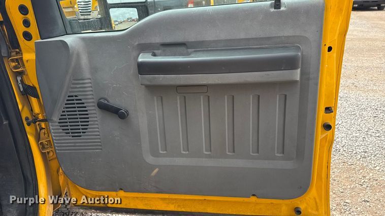 image for item ES5939 2013 Ford F250 Super Duty utility bed pickup truck