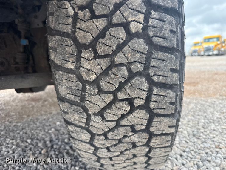 image for item ES5939 2013 Ford F250 Super Duty utility bed pickup truck