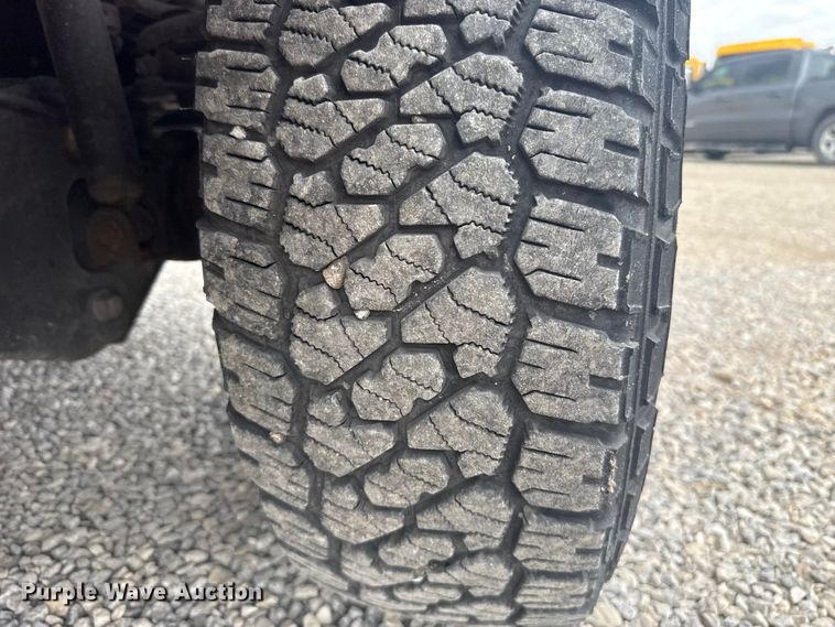 image for item ES5939 2013 Ford F250 Super Duty utility bed pickup truck