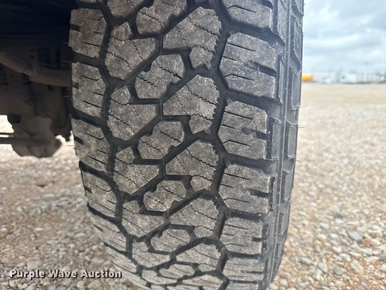 image for item ES5939 2013 Ford F250 Super Duty utility bed pickup truck