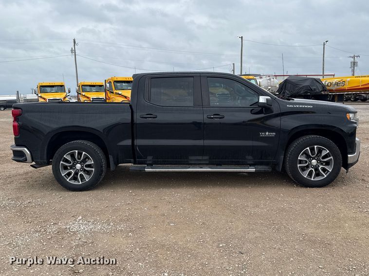 image for item ES5941 2022 Chevrolet Silverado 1500 Crew Cab pickup truck