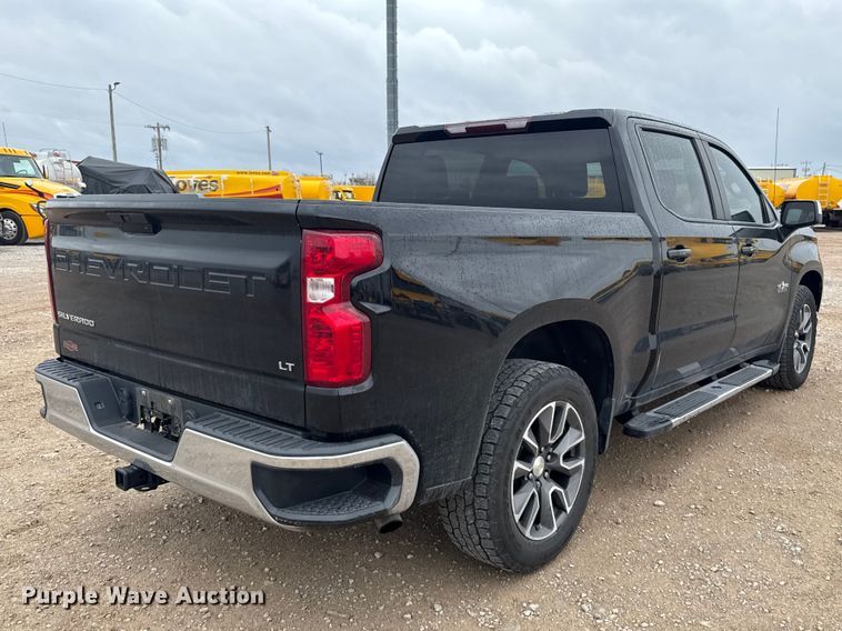 image for item ES5941 2022 Chevrolet Silverado 1500 Crew Cab pickup truck