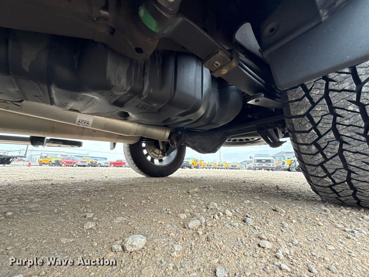 image for item ES5941 2022 Chevrolet Silverado 1500 Crew Cab pickup truck