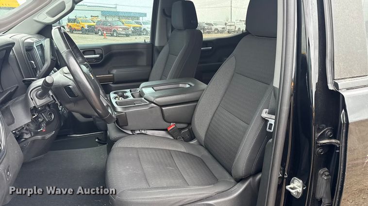 image for item ES5941 2022 Chevrolet Silverado 1500 Crew Cab pickup truck