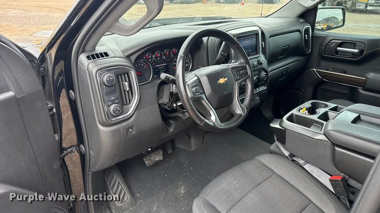 image for item ES5941 2022 Chevrolet Silverado 1500 Crew Cab pickup truck