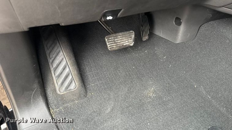 image for item ES5941 2022 Chevrolet Silverado 1500 Crew Cab pickup truck