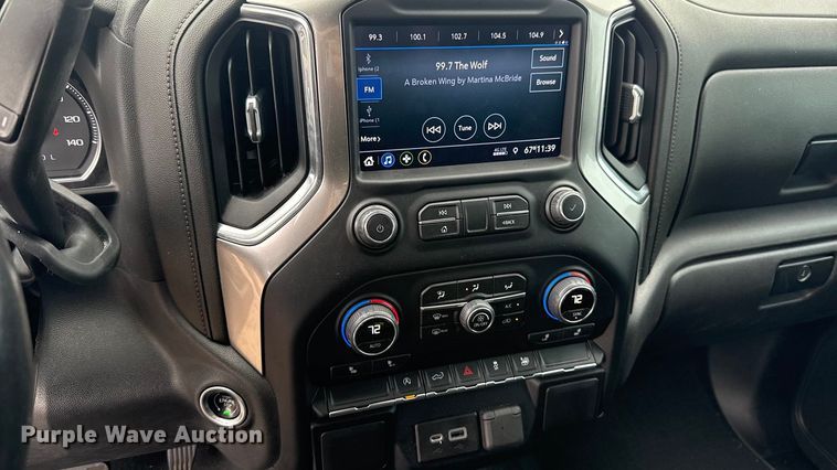 image for item ES5941 2022 Chevrolet Silverado 1500 Crew Cab pickup truck