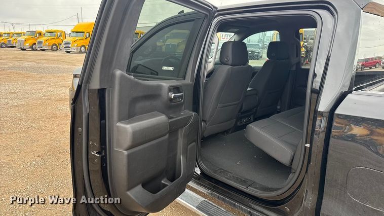image for item ES5941 2022 Chevrolet Silverado 1500 Crew Cab pickup truck