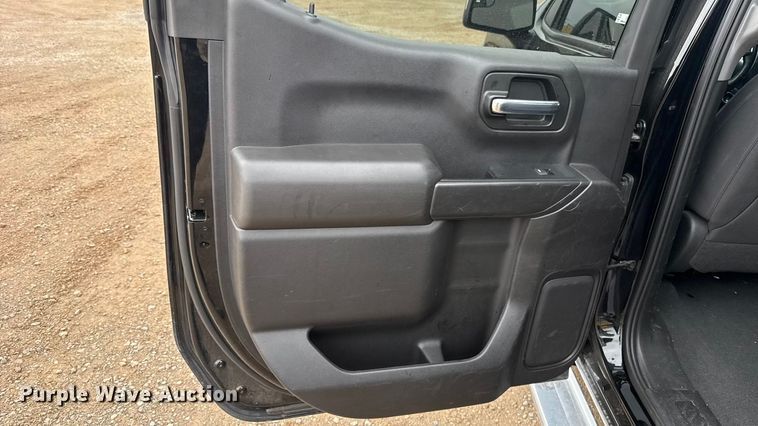 image for item ES5941 2022 Chevrolet Silverado 1500 Crew Cab pickup truck