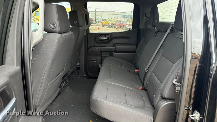 image for item ES5941 2022 Chevrolet Silverado 1500 Crew Cab pickup truck