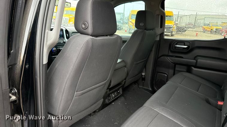 image for item ES5941 2022 Chevrolet Silverado 1500 Crew Cab pickup truck