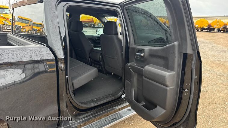 image for item ES5941 2022 Chevrolet Silverado 1500 Crew Cab pickup truck