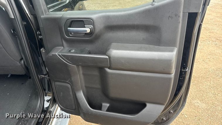 image for item ES5941 2022 Chevrolet Silverado 1500 Crew Cab pickup truck