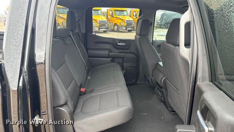 image for item ES5941 2022 Chevrolet Silverado 1500 Crew Cab pickup truck