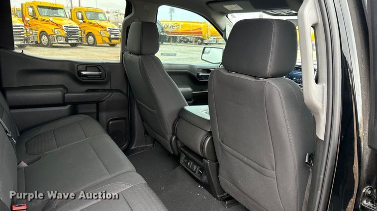 image for item ES5941 2022 Chevrolet Silverado 1500 Crew Cab pickup truck