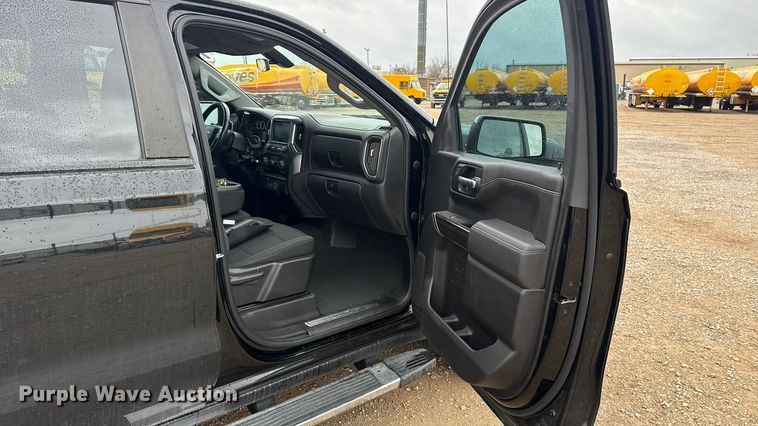 image for item ES5941 2022 Chevrolet Silverado 1500 Crew Cab pickup truck