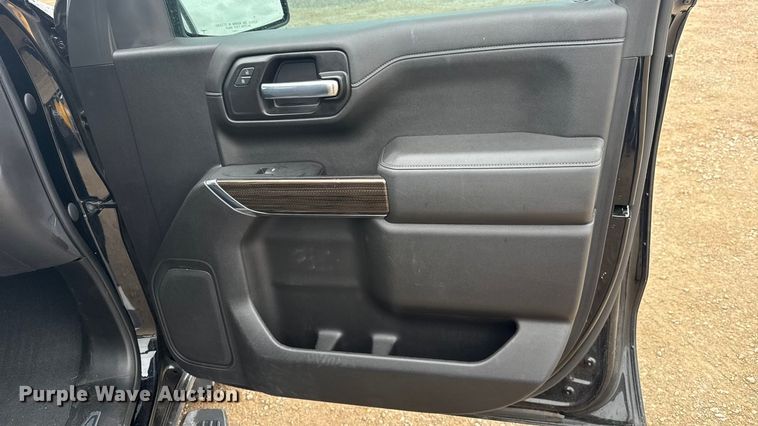 image for item ES5941 2022 Chevrolet Silverado 1500 Crew Cab pickup truck