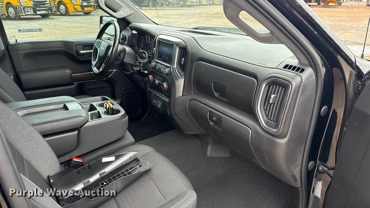 image for item ES5941 2022 Chevrolet Silverado 1500 Crew Cab pickup truck