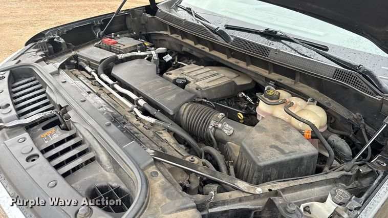 image for item ES5941 2022 Chevrolet Silverado 1500 Crew Cab pickup truck