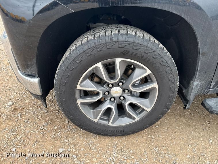 image for item ES5941 2022 Chevrolet Silverado 1500 Crew Cab pickup truck