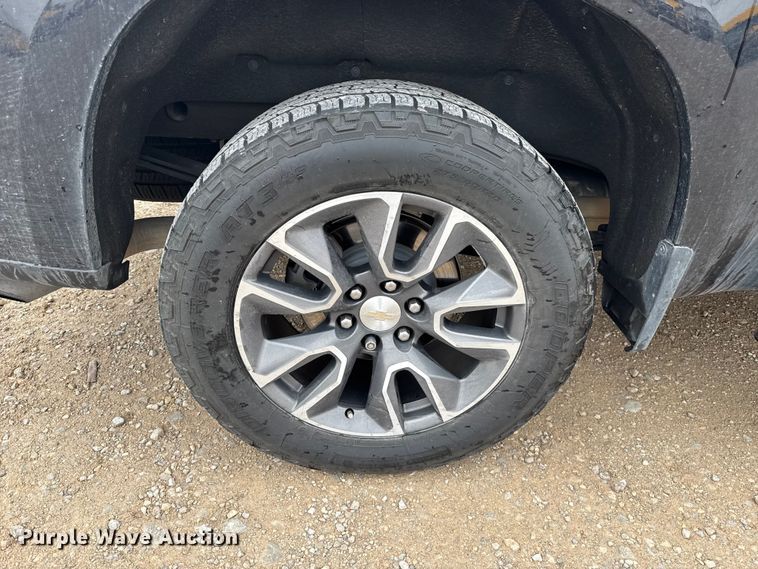 image for item ES5941 2022 Chevrolet Silverado 1500 Crew Cab pickup truck